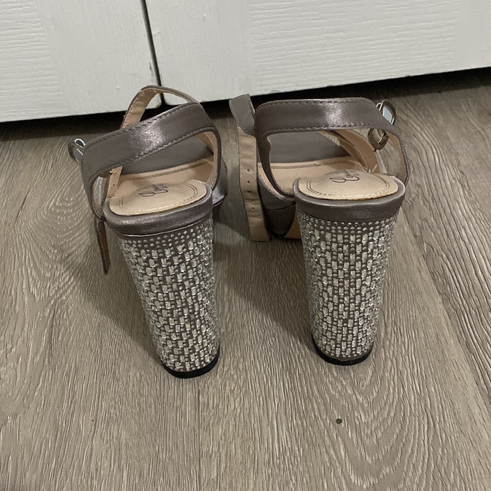Heels - Picture 4 of 5
